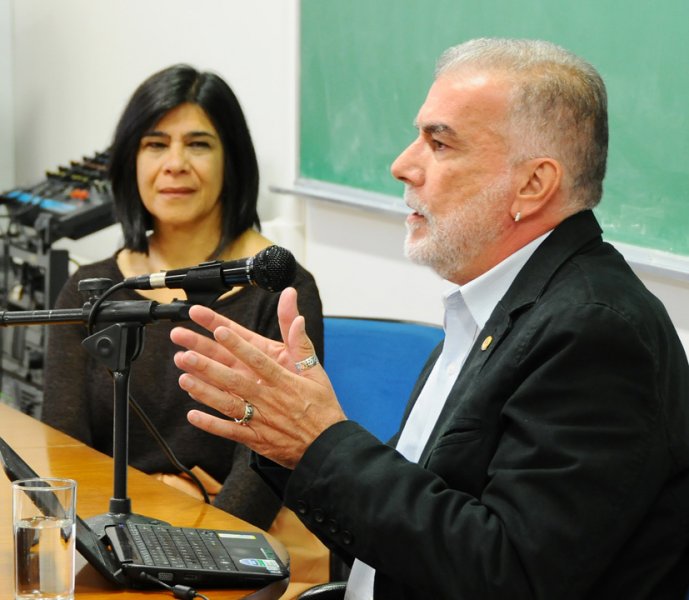 Francisco Carlos Teixeira (UFRJ) em conferência de abertura da II Jornada do PPGHCS (2013)